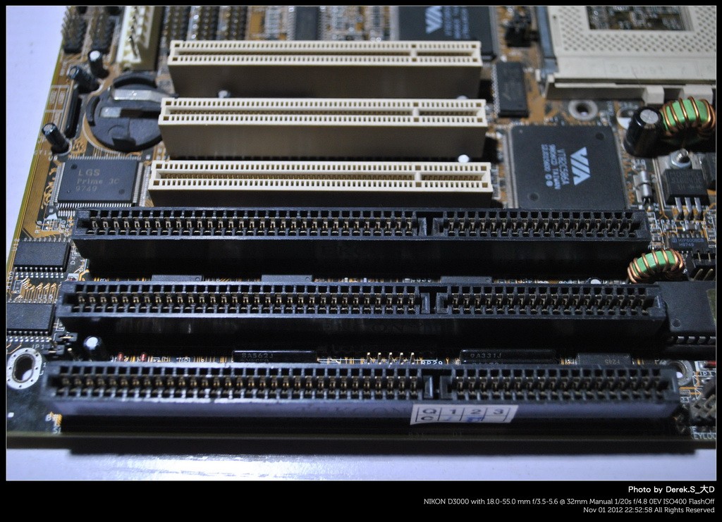 PCI总线与ISA总线提供的扩展卡插槽